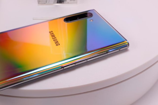 Samsung пока не будет обновлять 5G-версии Galaxy Note 10 и Note 10+ до Android 10